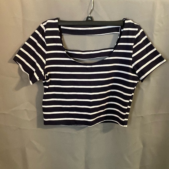 Charlotte Russe Black and White Striped Crop Top- Large - Picture 1 of 4